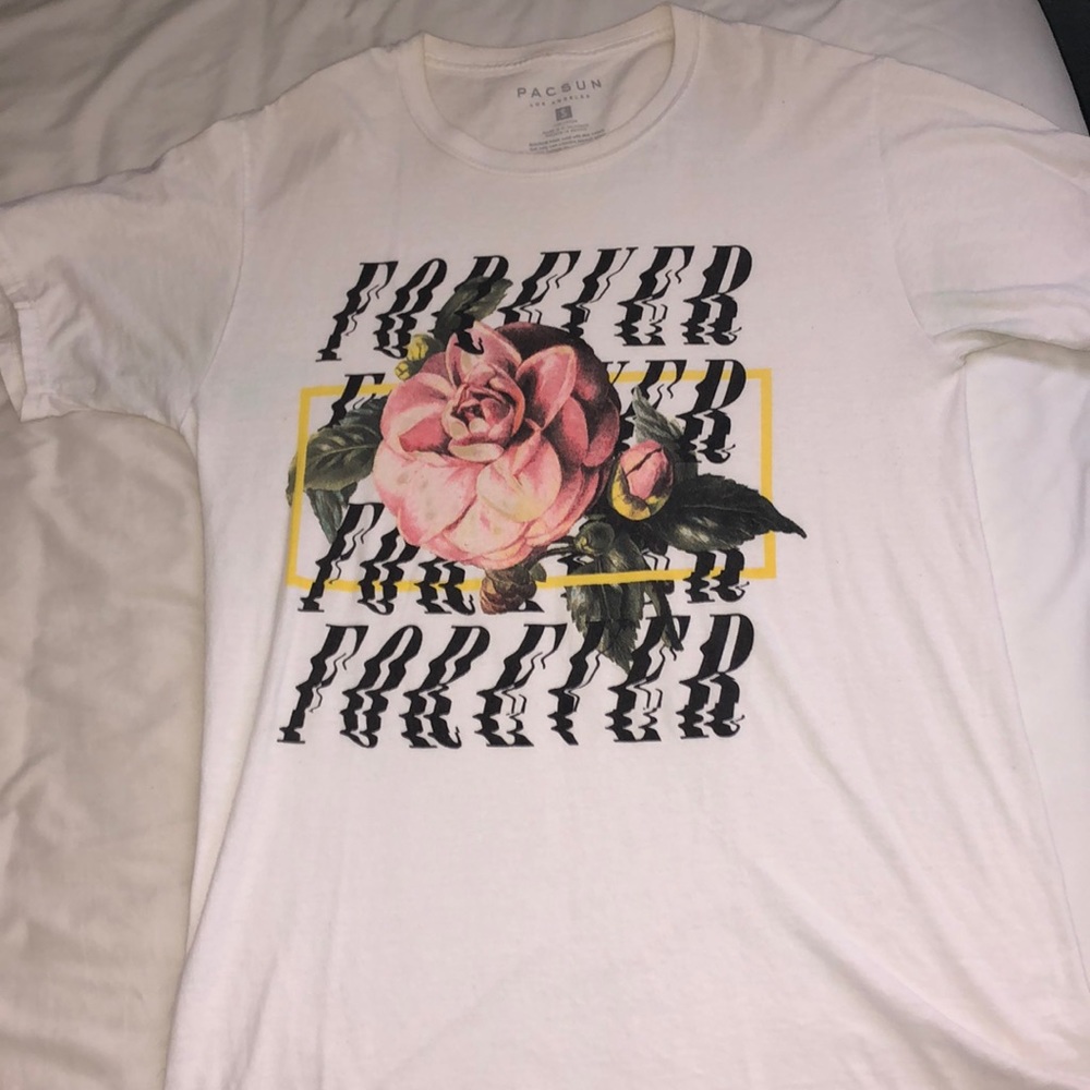 🔥PACSUN GRAPHIC TEE SIZE SMALL!!!